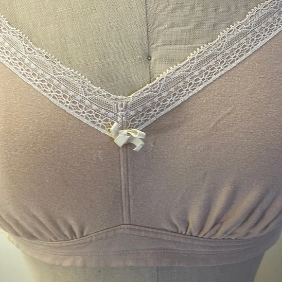 Gilligan & O’Malley Nude nursing bra with lace detail 2XL - Picture 3 of 8